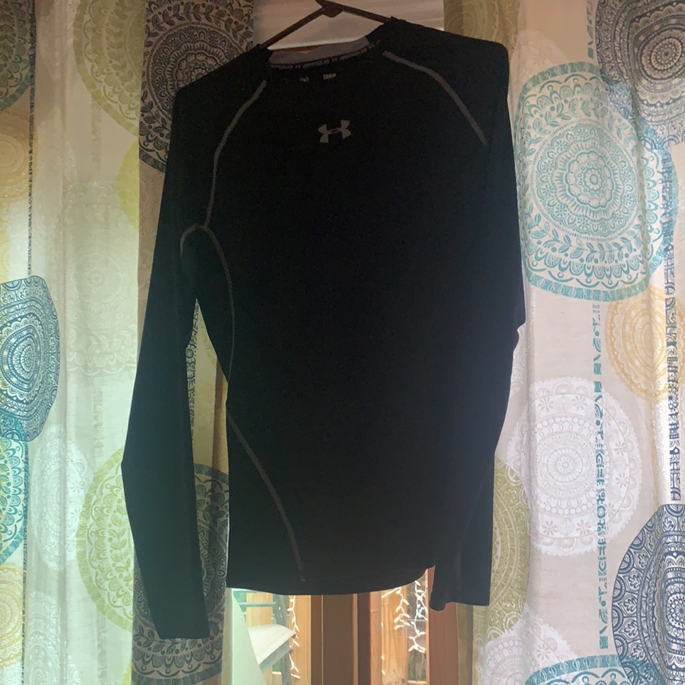 Black long sleeve athletic shirt
